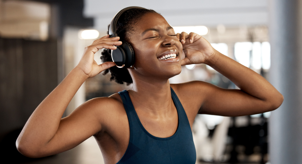 Woman listening to Workout Music on Digital Fitness App in gym